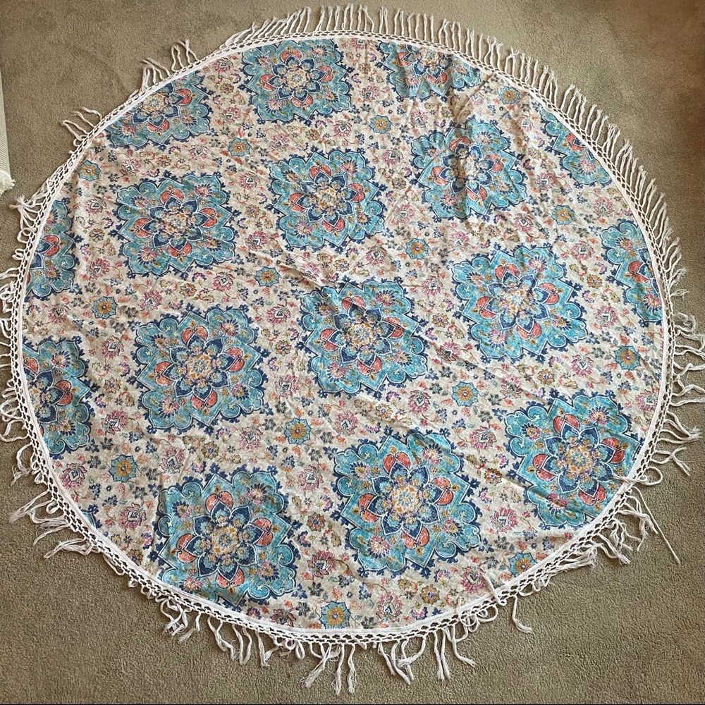 Round tapestry for wall